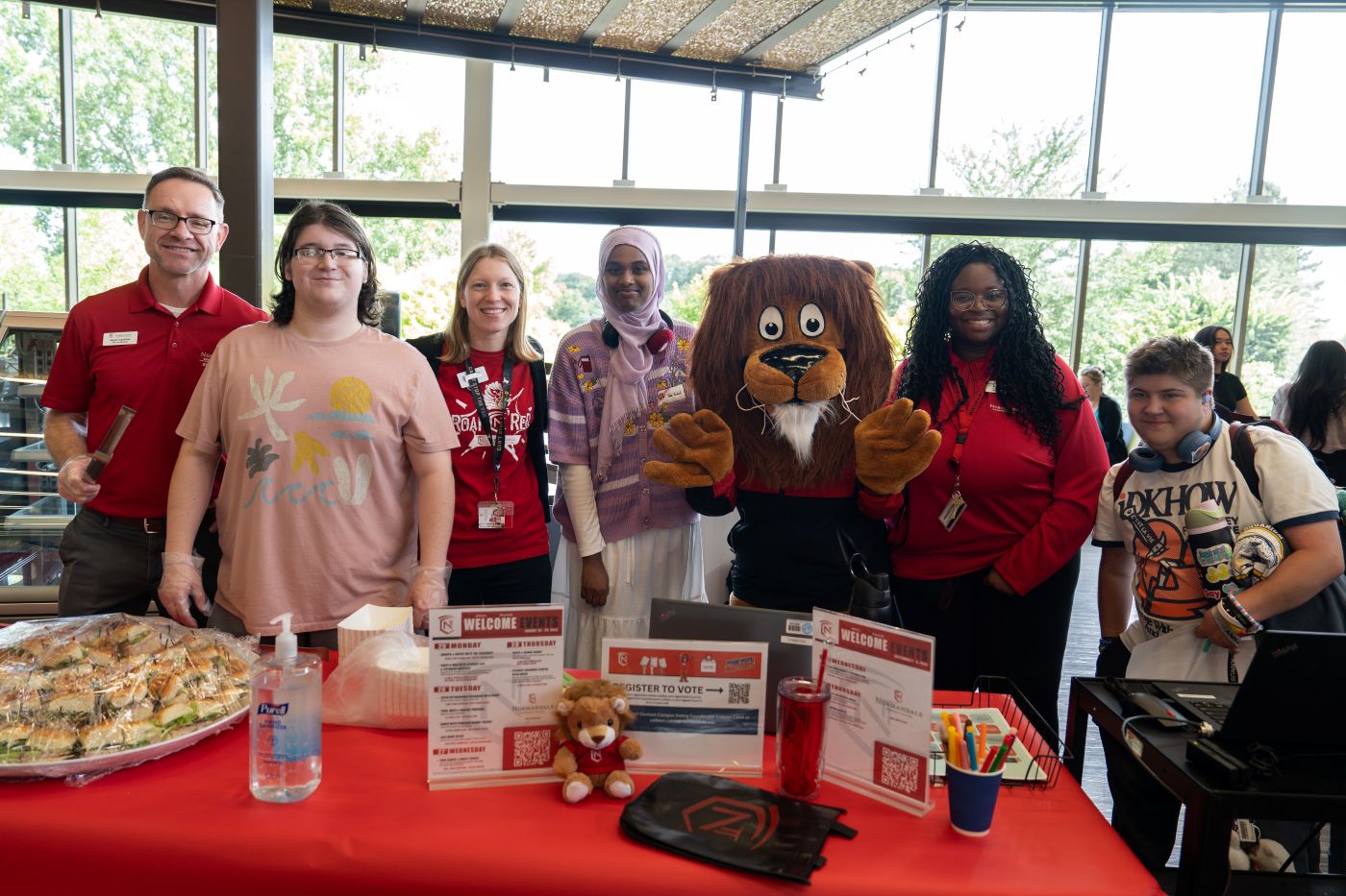 Students and staff enjoy Speed Networking at Welcome Week Fall 2025